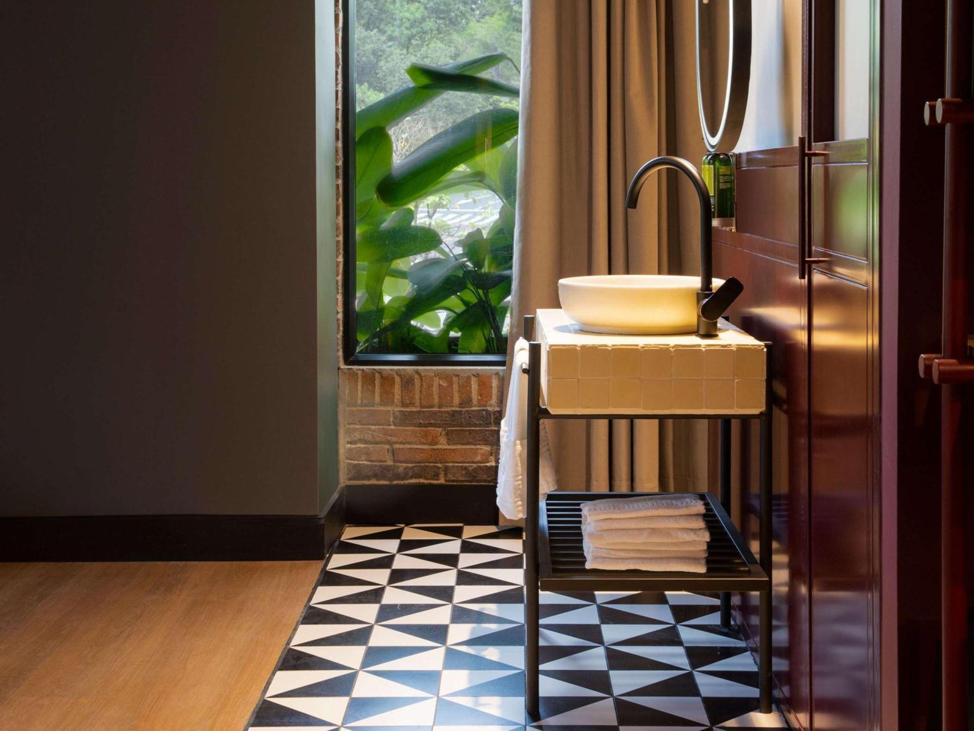 Tribe Medellin Hotel Bagian luar foto