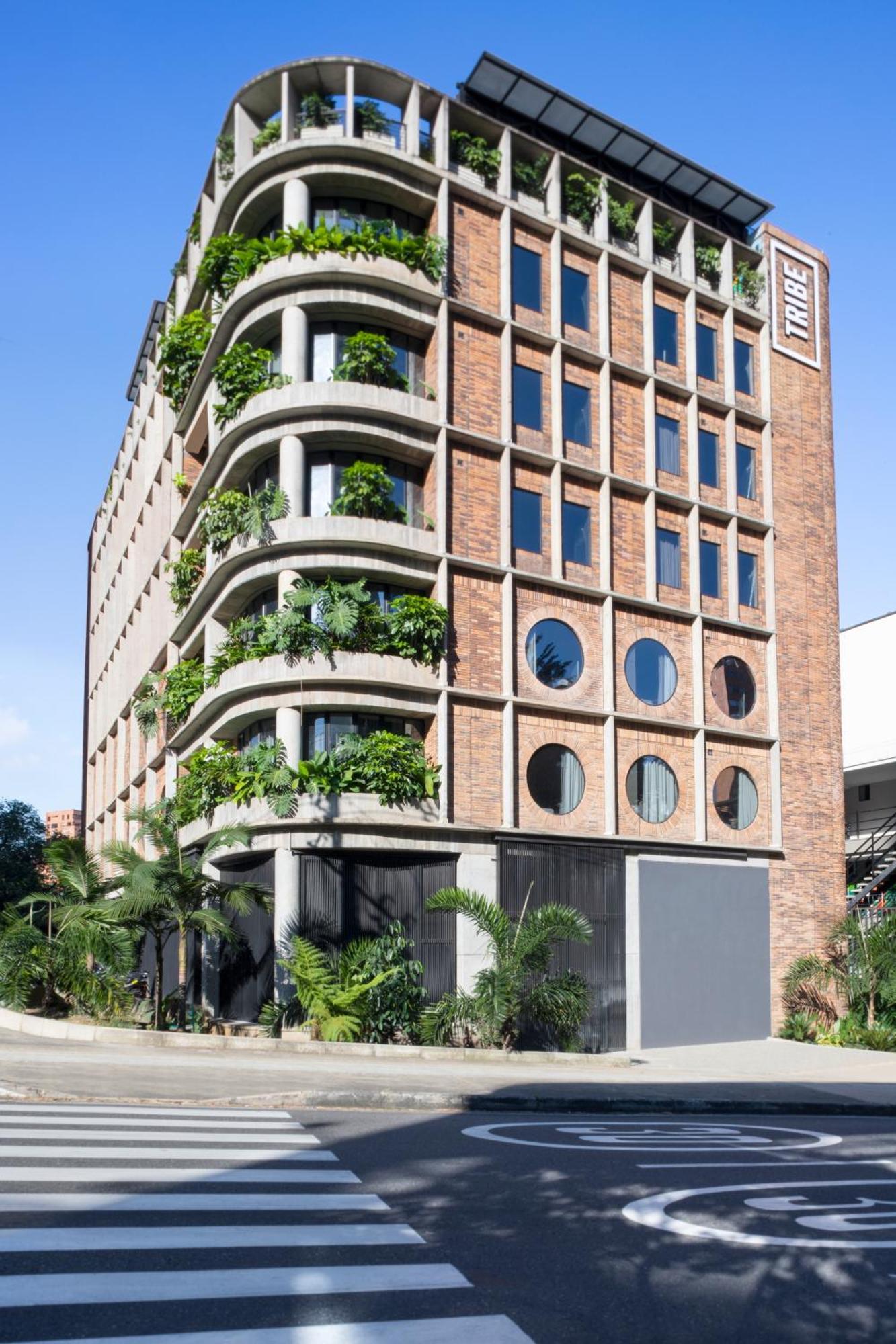 Tribe Medellin Hotel Bagian luar foto