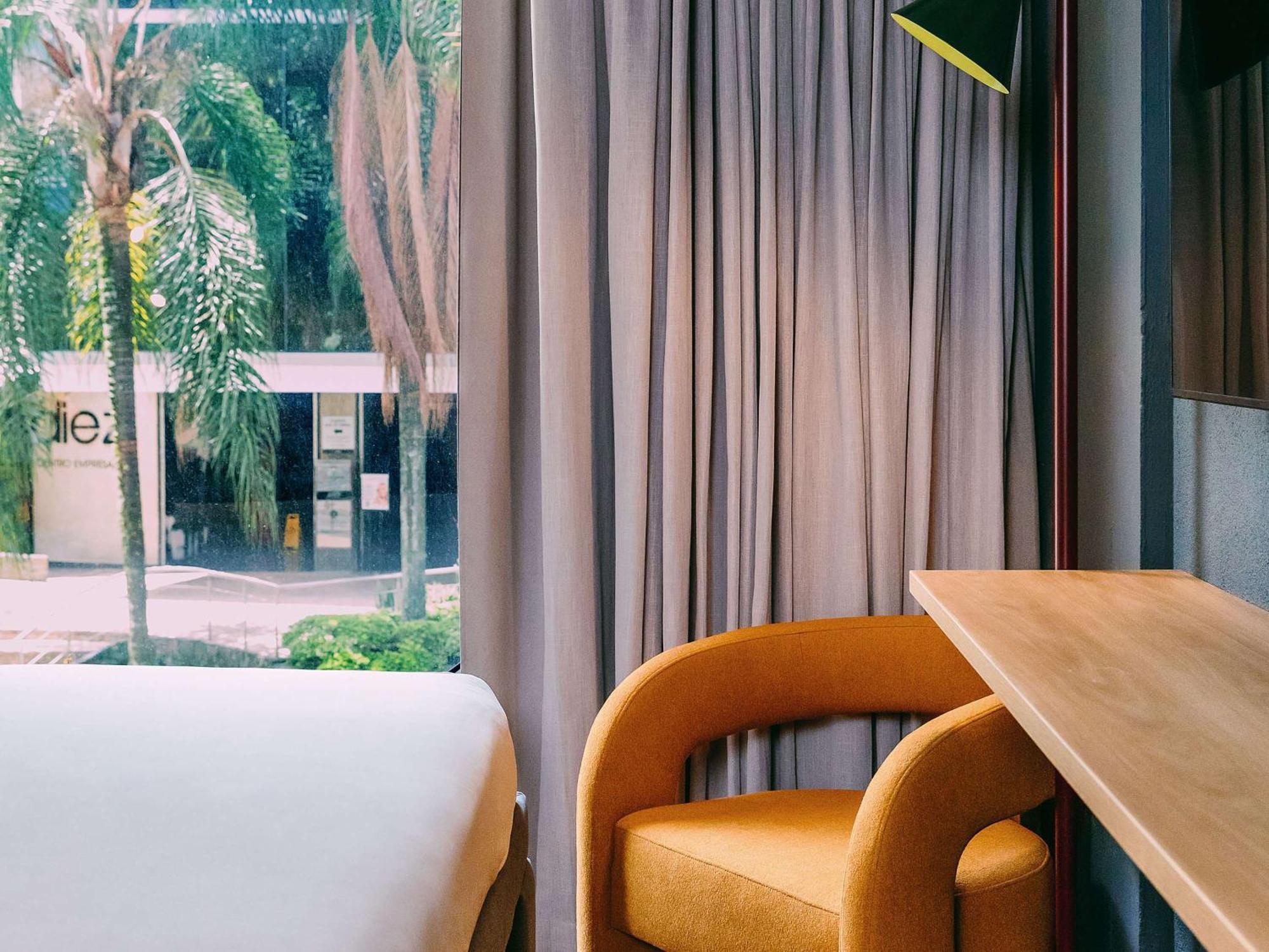 Tribe Medellin Hotel Bagian luar foto