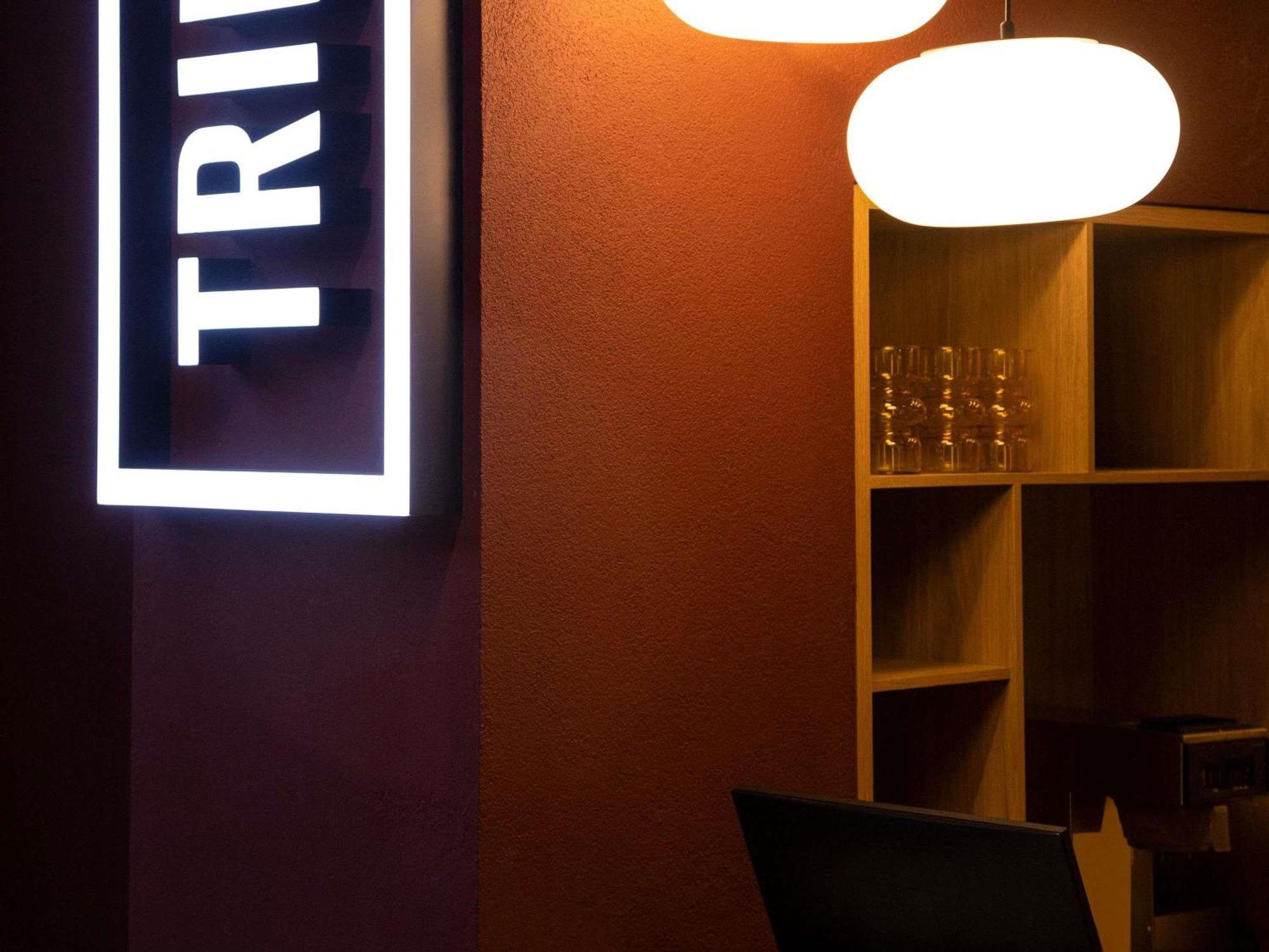 Tribe Medellin Hotel Bagian luar foto